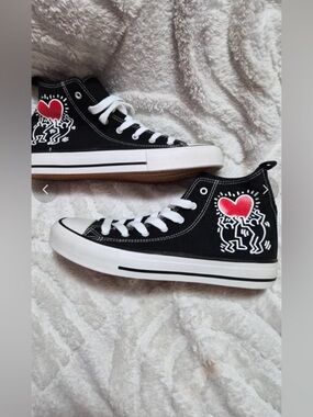 Shoes Sneakers Women 8 EU 39 Keith Haring Black Hearts New NWOT